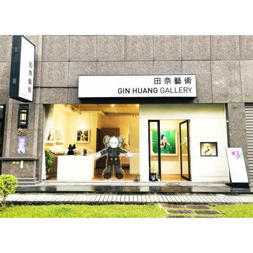 Follow Gin To Voyage
2019
GIN HUANG Gallery